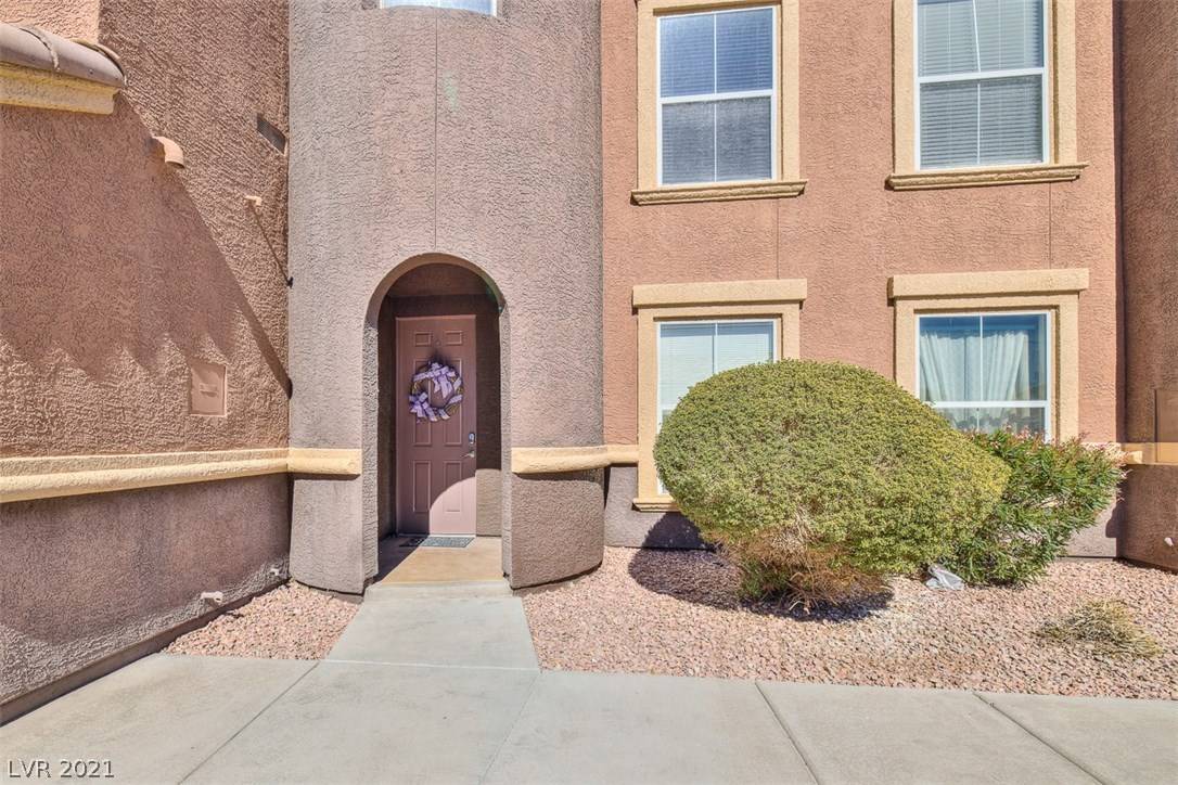 Las Vegas, NV 89129,3975 Hualapai Way #286