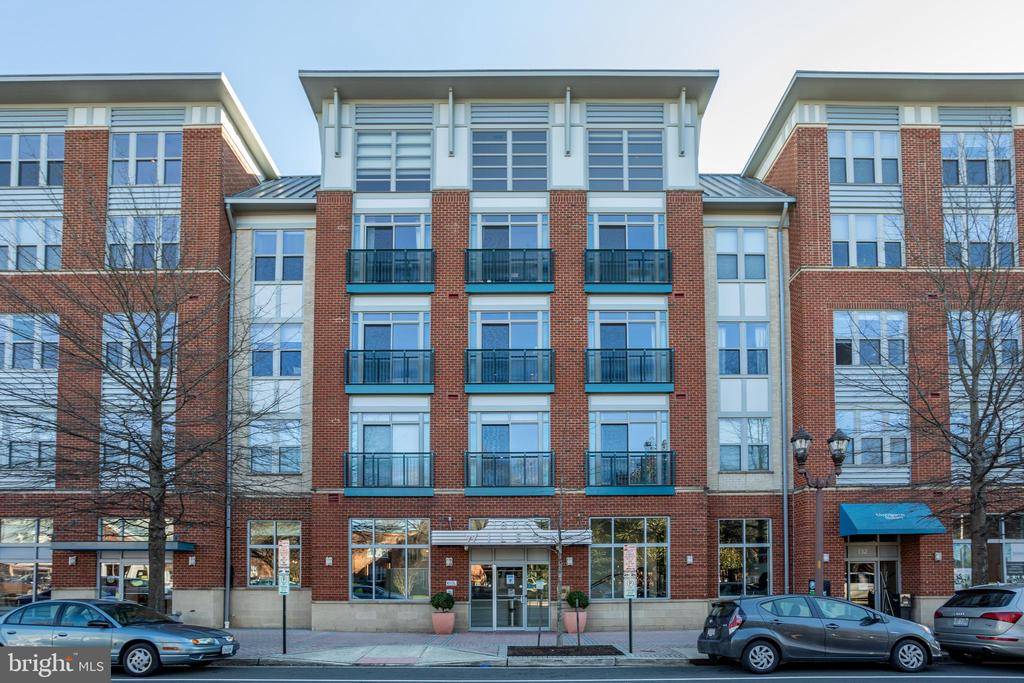 Arlington, VA 22201,1800 WILSON BLVD #132 / 232