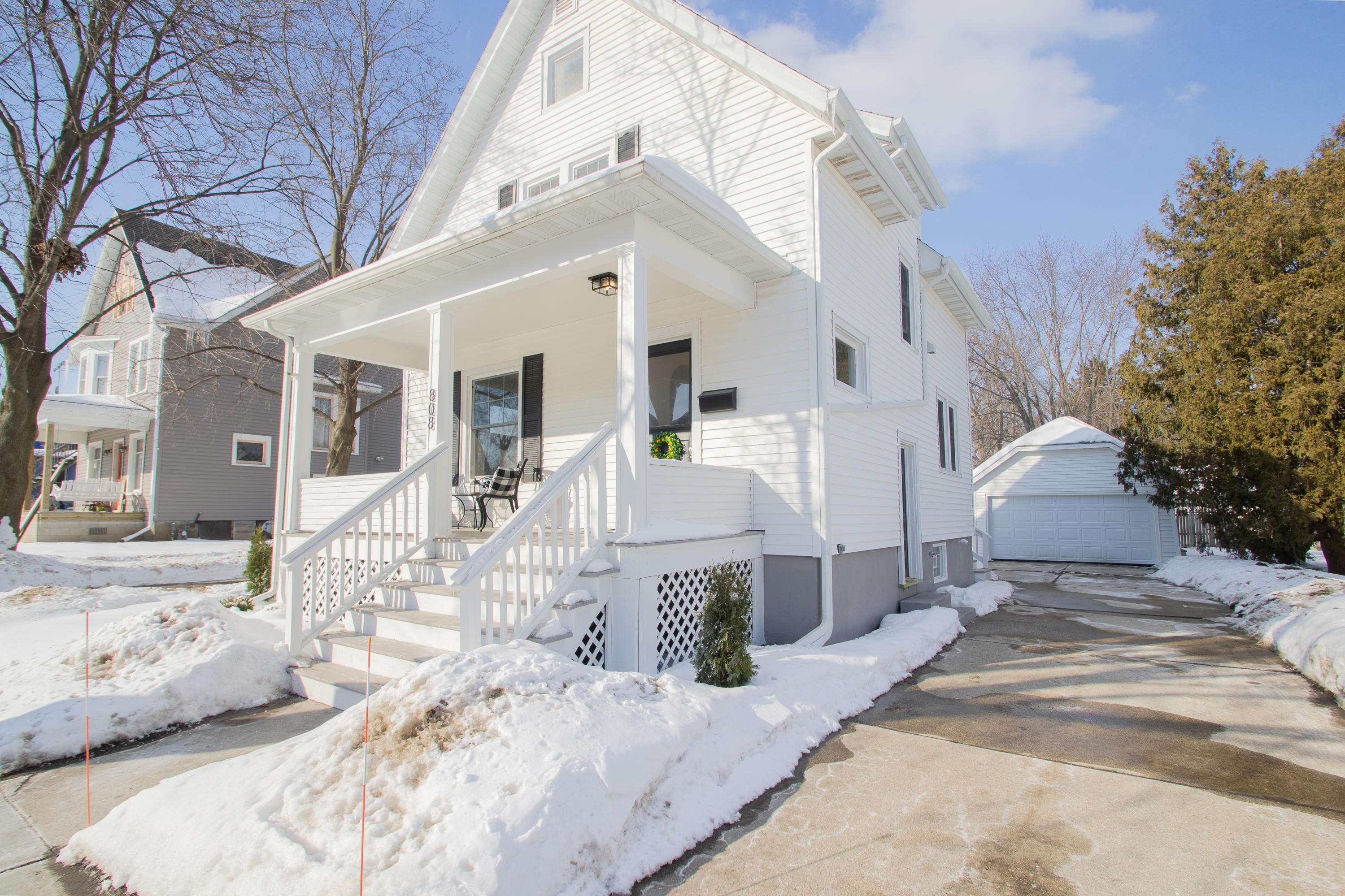 Watertown, WI 53094,808 Dodge St