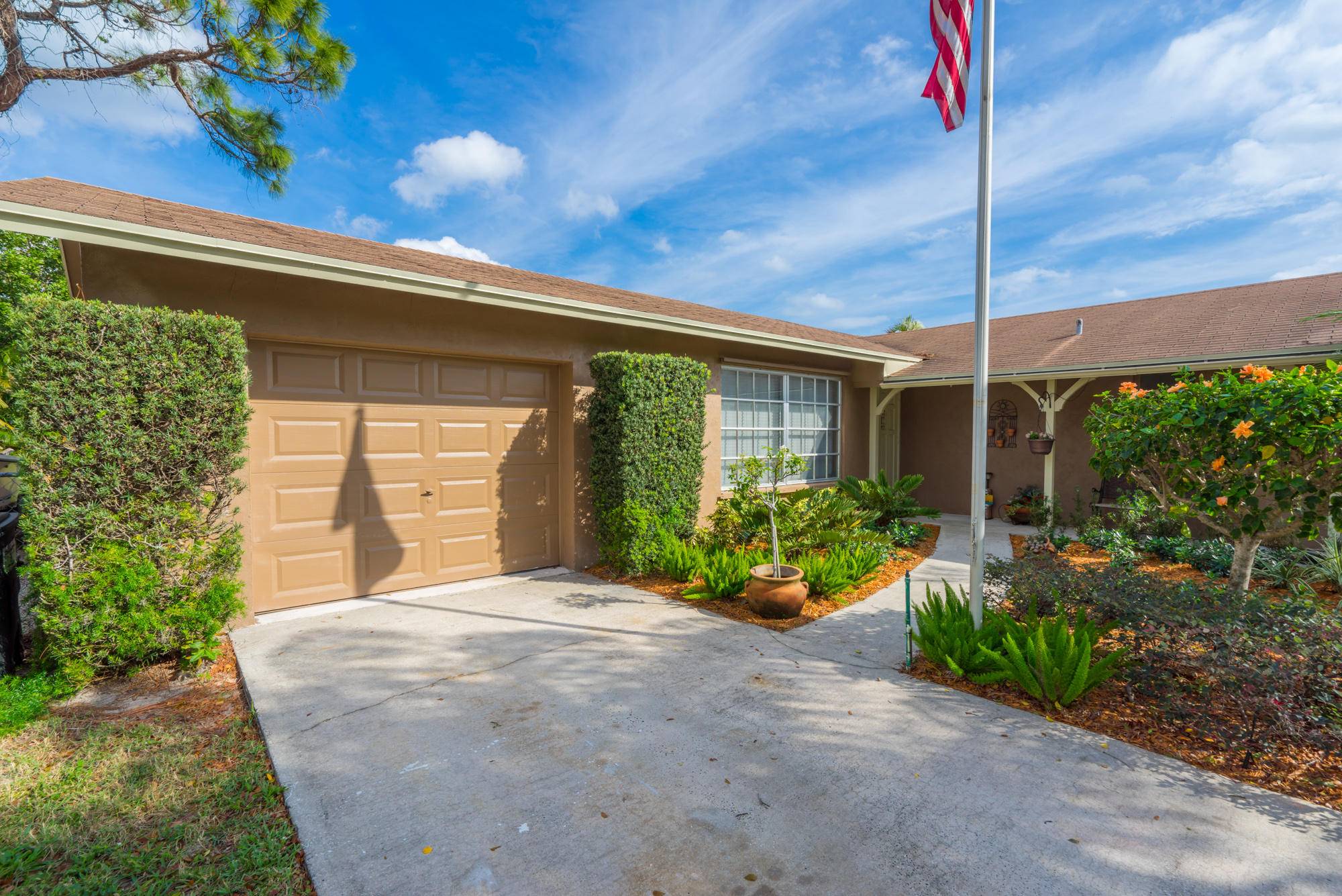 Jupiter, FL 33458,409 Highwood CIR