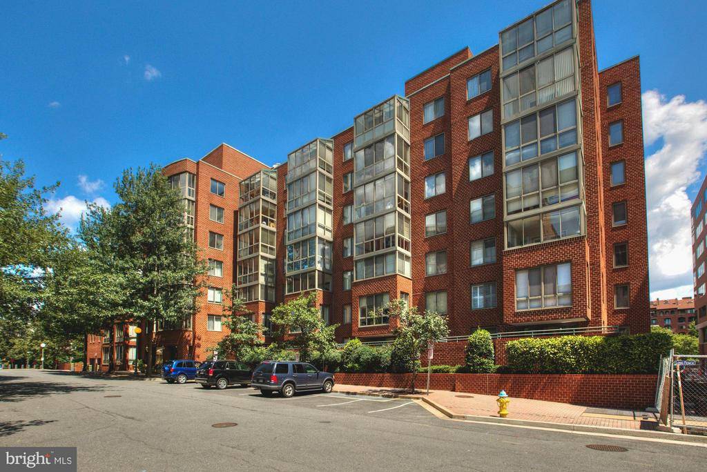 Arlington, VA 22201,1045 UTAH ST N #2-602