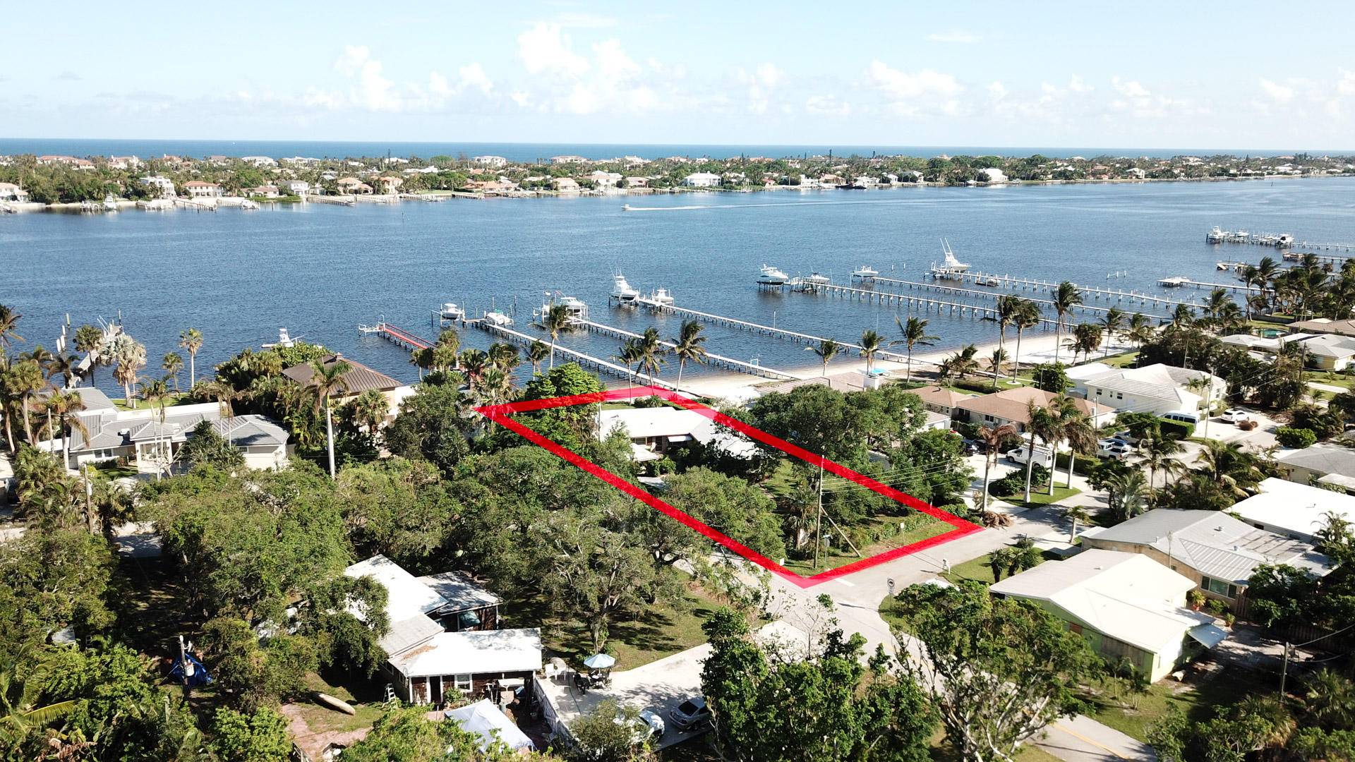 Lantana, FL 33462,724 S Lake DR