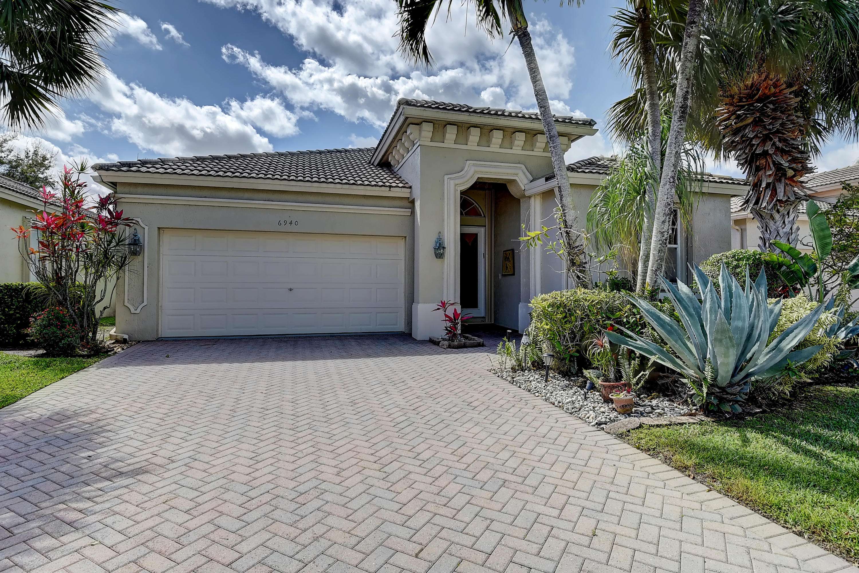 Boynton Beach, FL 33472,6940 Southport DR