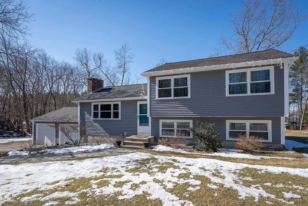 Hudson, NH 03051,7 Melba DR