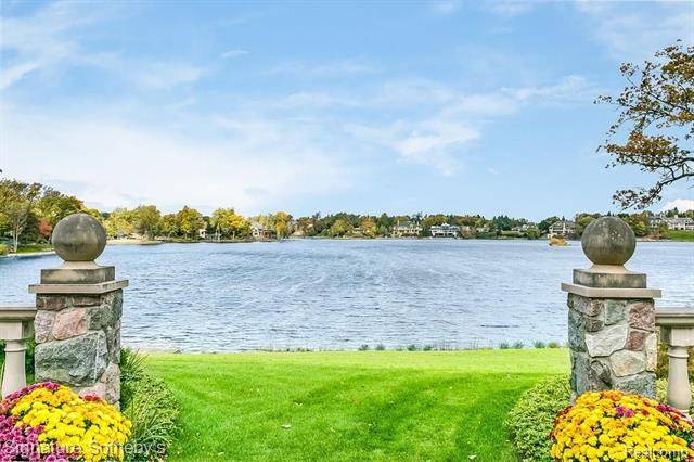 Bloomfield Twp, MI 48302,1500 W LONG LAKE RD