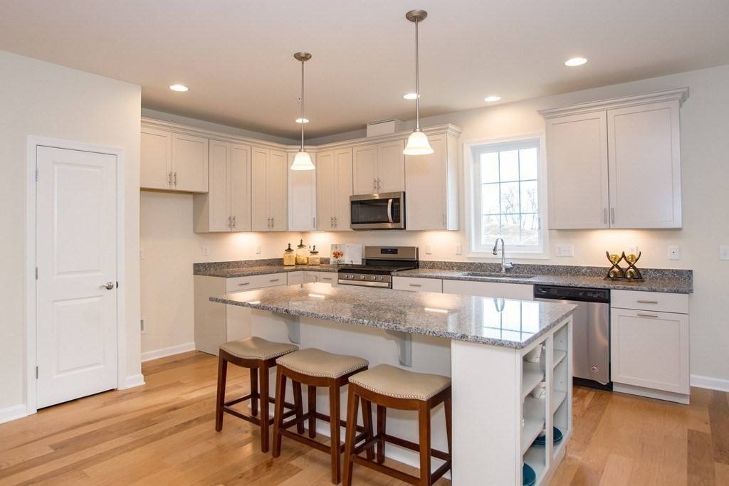 Upton, MA 01568,15 Jackson DR #22