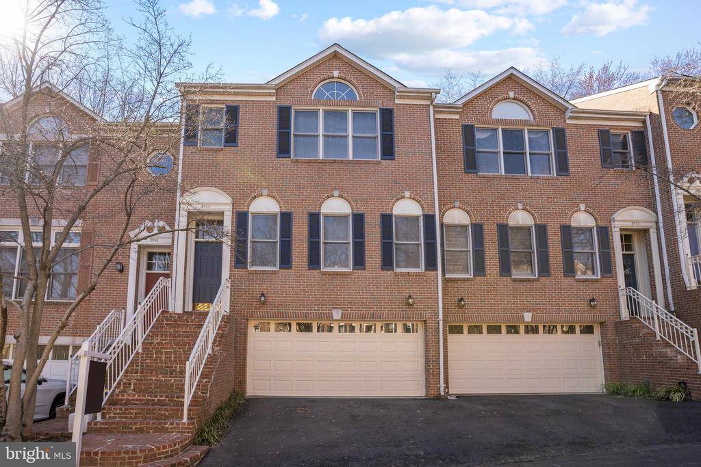 Vienna, VA 22181,2914 OAKTON CREST PL