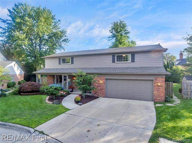 Grosse Pointe Woods, MI 48236,753 PERRIEN PL