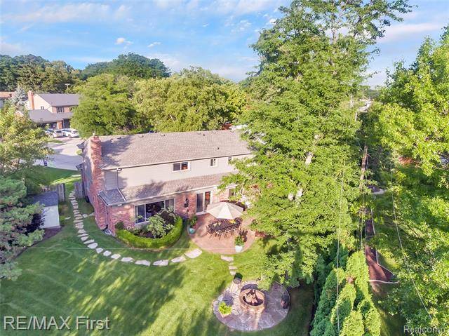 Grosse Pointe Woods, MI 48236,753 PERRIEN PL