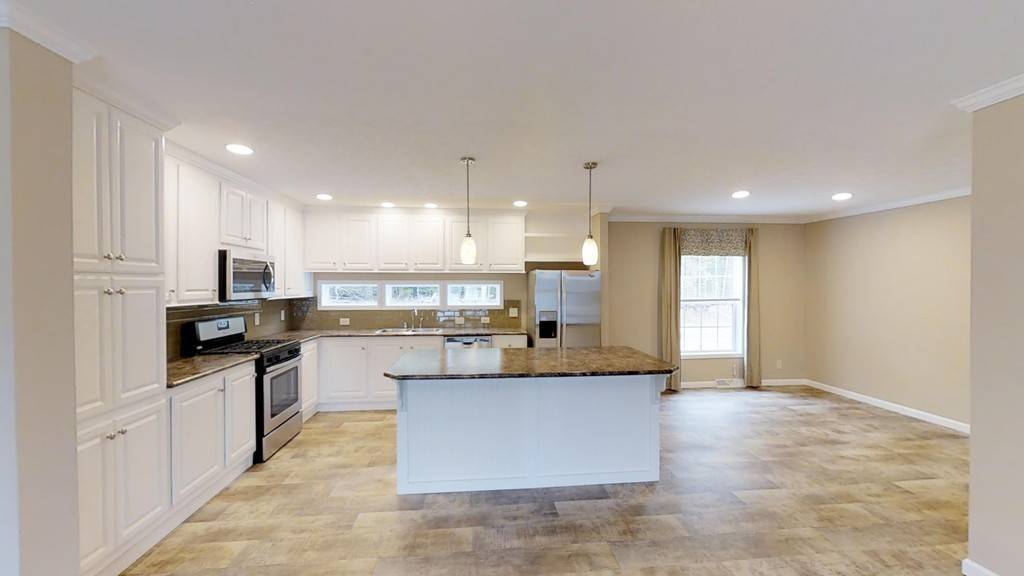 12 Topaz TER, Gardner, MA 01440