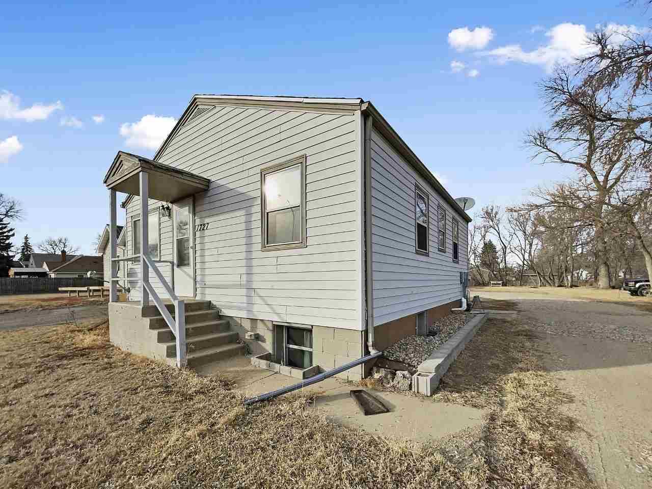 Minot, ND 58701,1727 Burdick Expy E