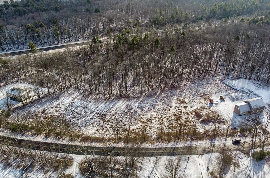 Sturbridge, MA 01566,233 Podunk RD