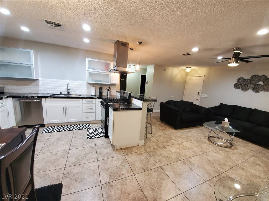 Las Vegas, NV 89103,5576 Rochelle Avenue #19D