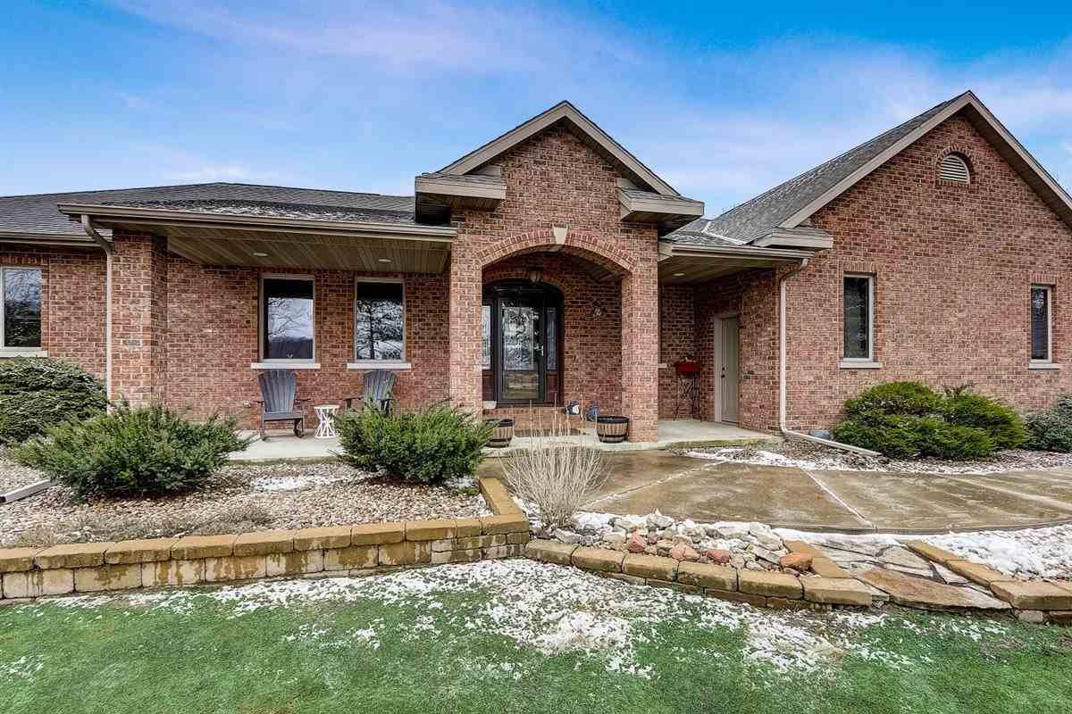 W3103 Koschnick Rd, Watertown, WI 53094-9415