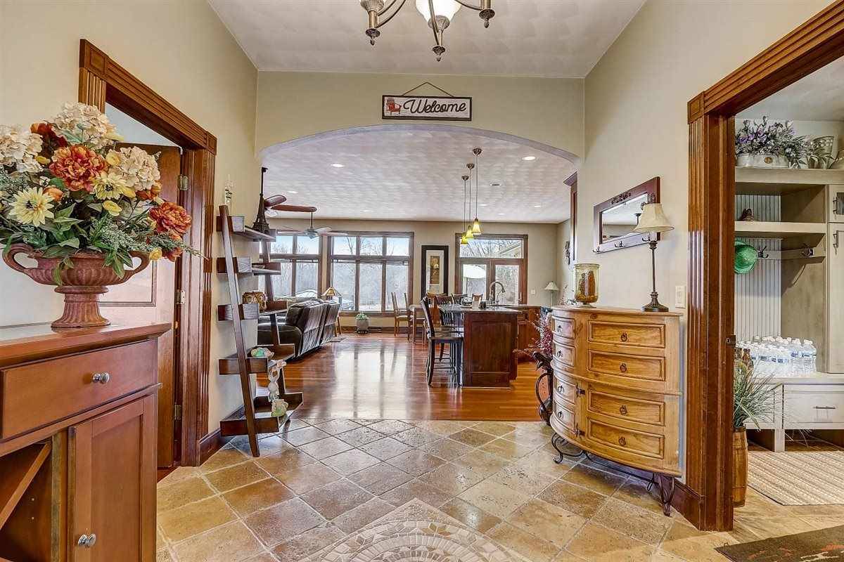 W3103 Koschnick Rd, Watertown, WI 53094-9415