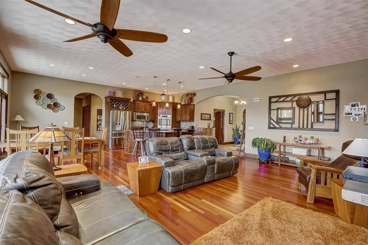 W3103 Koschnick Rd, Watertown, WI 53094-9415