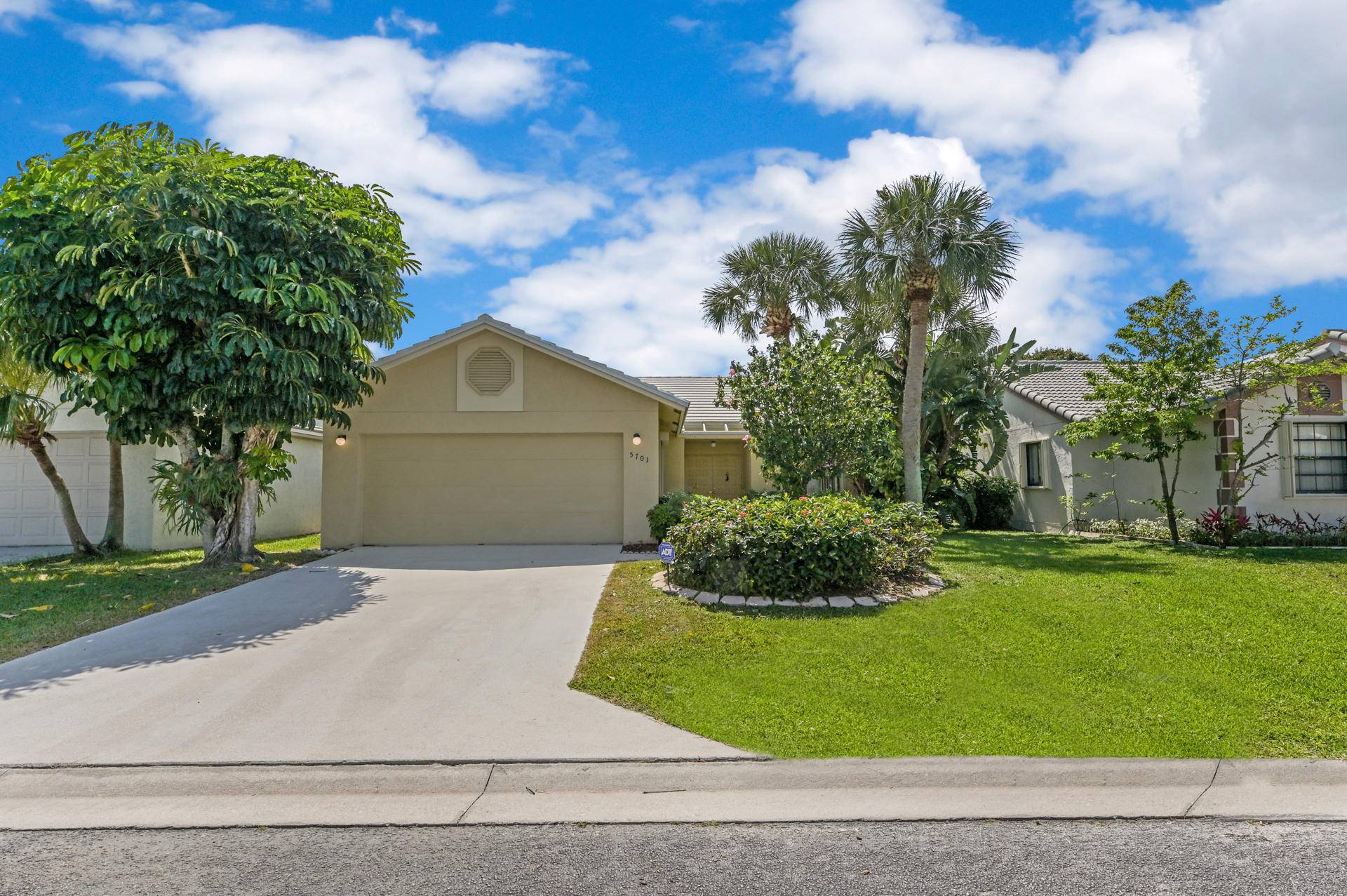 Lake Worth, FL 33463,5701 Strawberry Lakes CIR