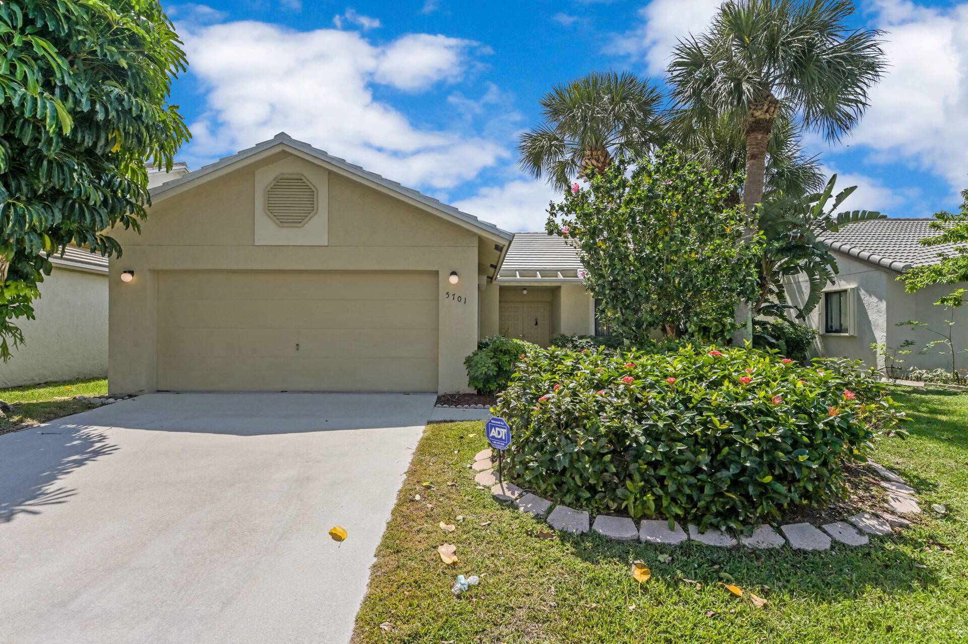 Lake Worth, FL 33463,5701 Strawberry Lakes CIR