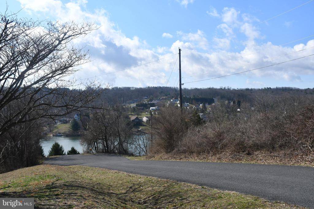 Auburn, PA 17922,888 RED OAK COVE