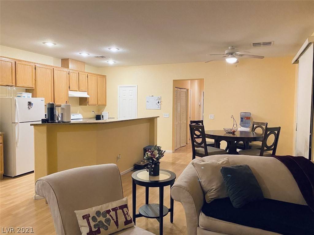 Las Vegas, NV 89108,3913 Sweet Pine Street #101