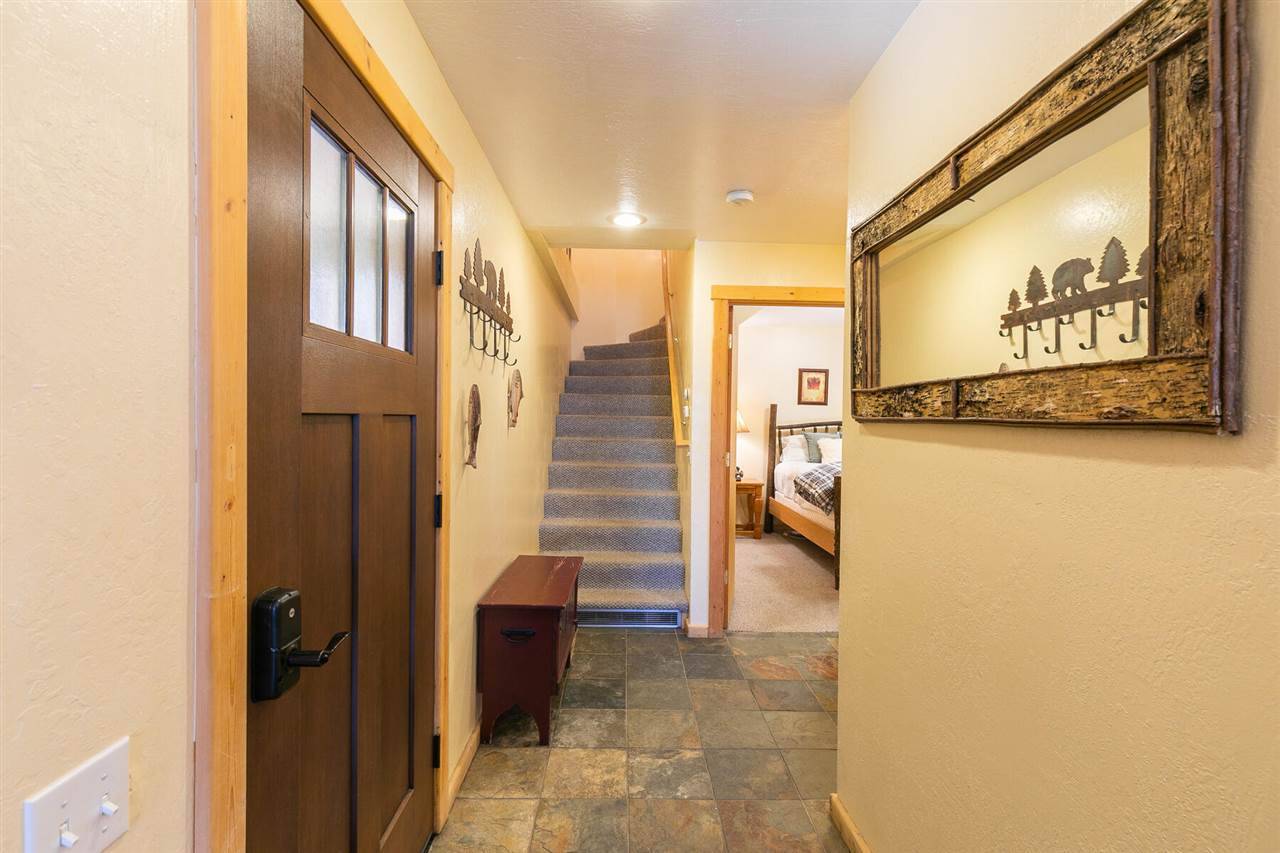 Truckee, CA 96161-1522,4066 Coyote Fork #4066