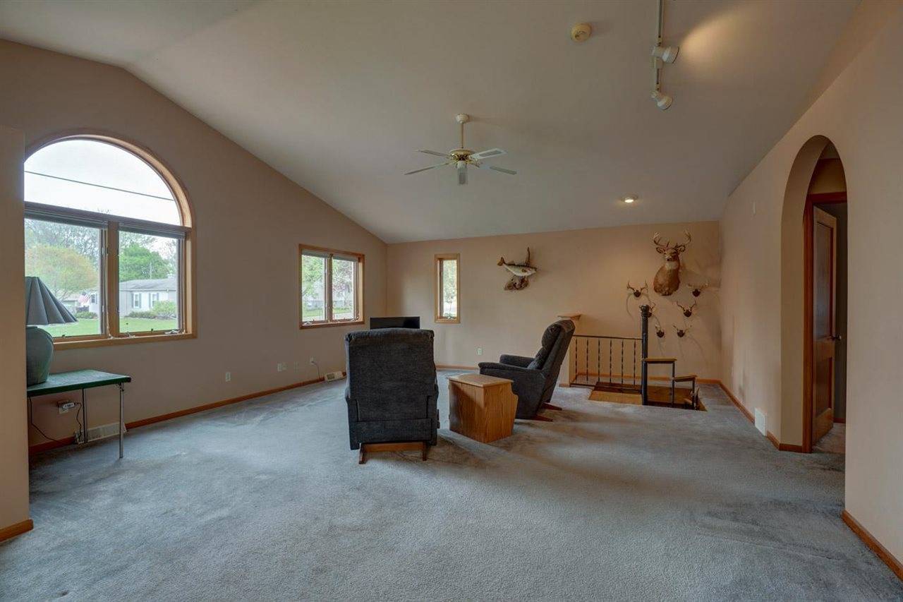 429 Yahara St, Deforest, WI 53532