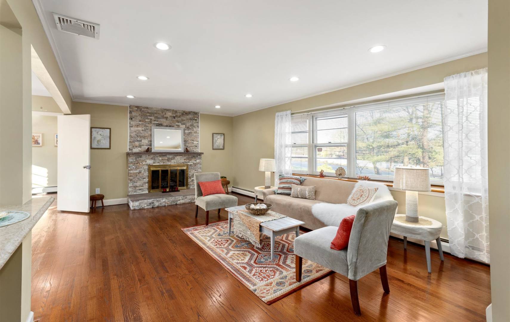 Dix Hills, NY 11746,171 Deer Park Road