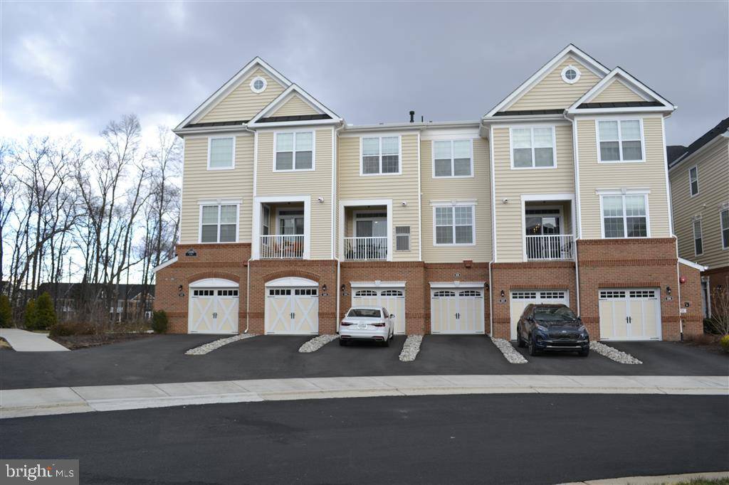 Ashburn, VA 20148,23215 MILLTOWN KNOLL SQ #102