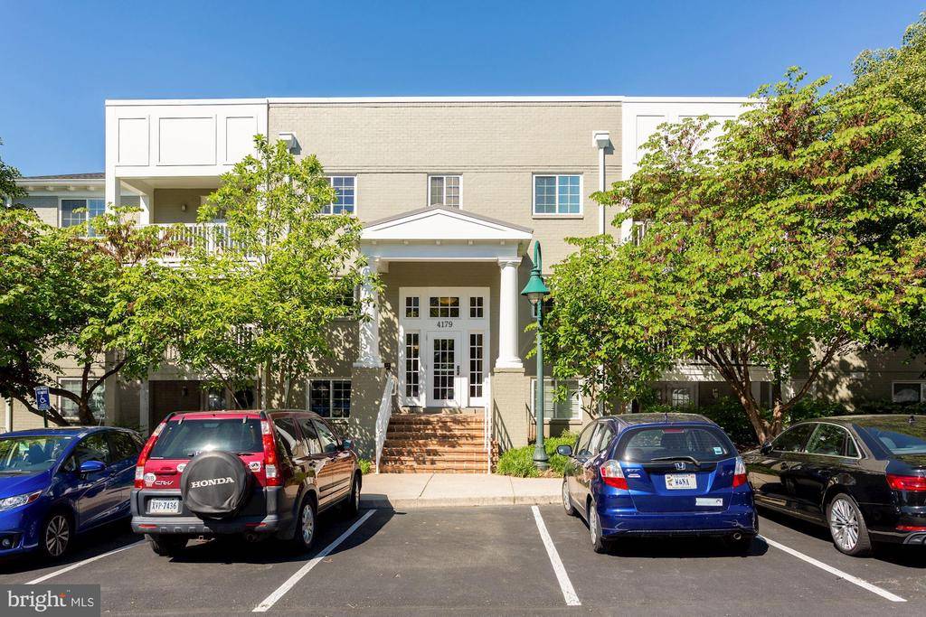 Arlington, VA 22204,4179 S FOUR MILE RUN DR #203