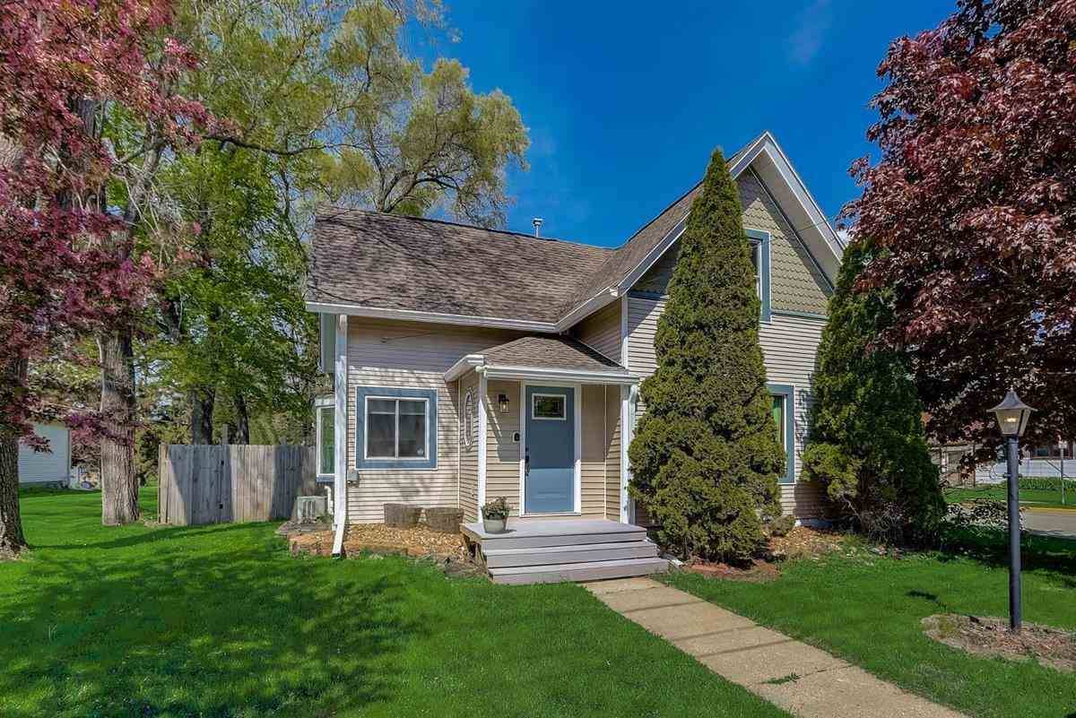 103 2nd St, Brooklyn, WI 53521