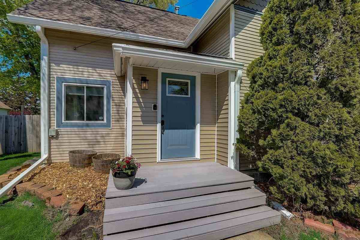 103 2nd St, Brooklyn, WI 53521