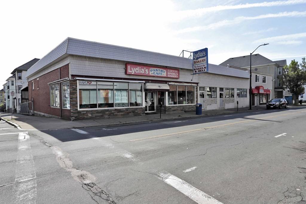 New Bedford, MA 02746,1656-1668 Acushnet Ave #1-5