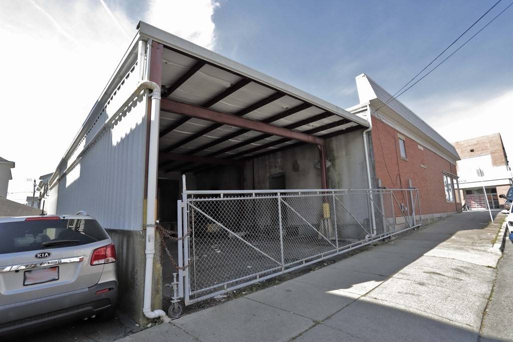 New Bedford, MA 02746,1656-1668 Acushnet Ave #1-5