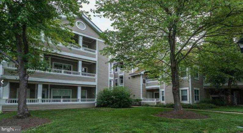 Centreville, VA 20121,6005 ROSEBUD LN #301