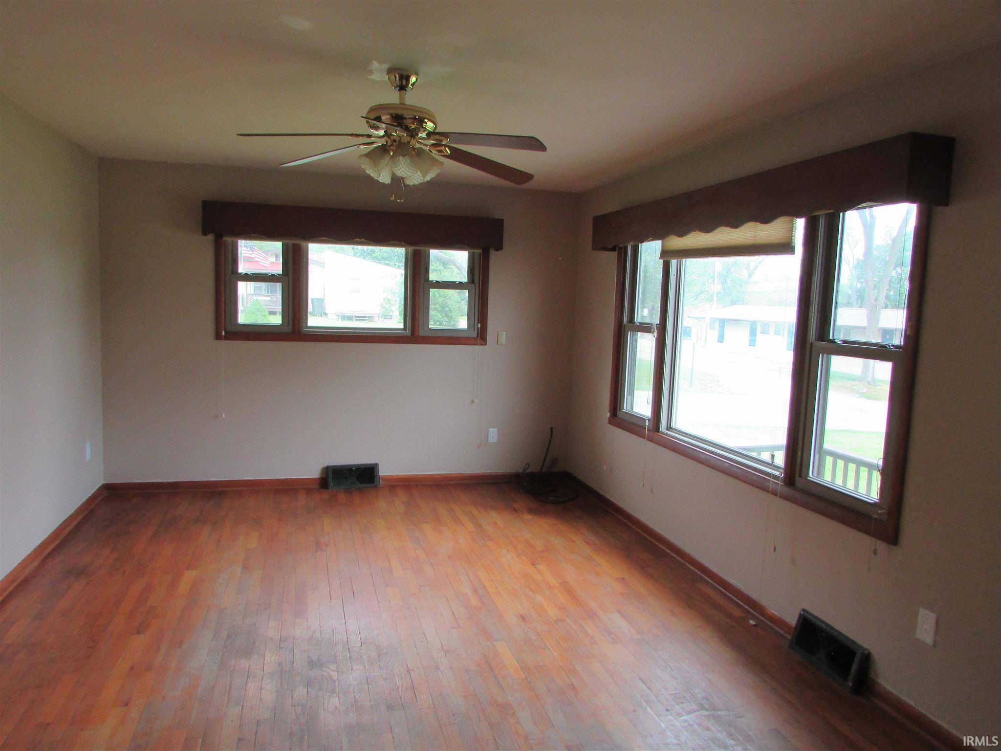 North Webster, IN 46555,510 S Mary Lafern Street