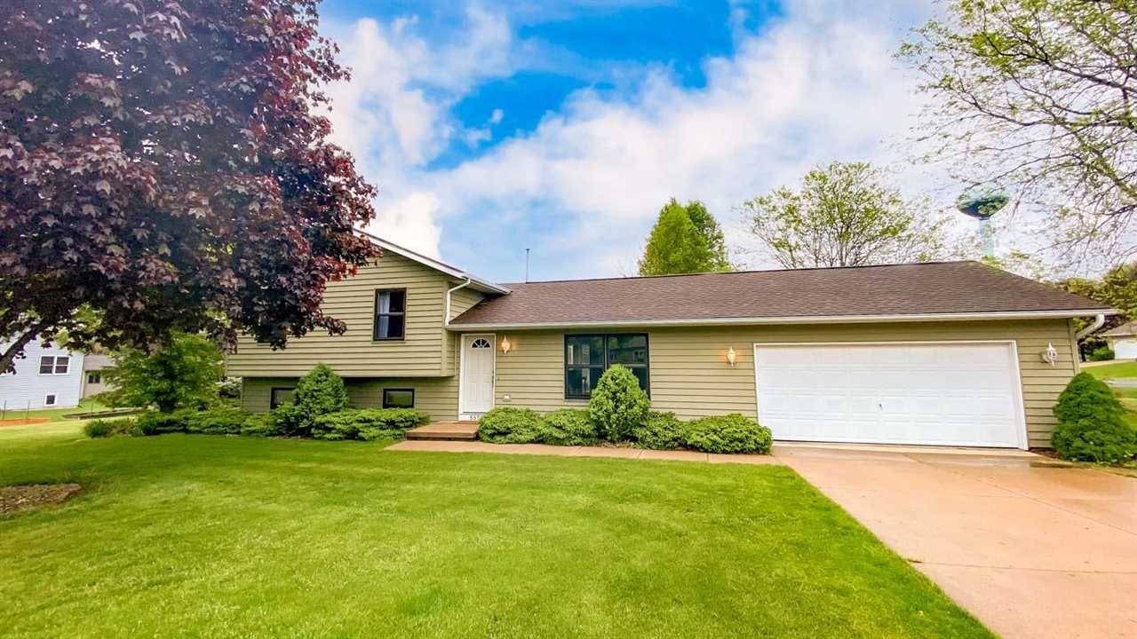 Waunakee, WI 53597,5571 Galway Dr