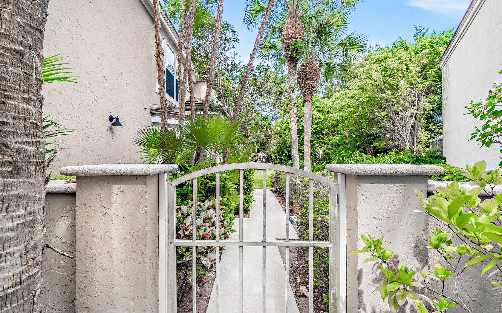 Juno Beach, FL 33408,4 Grand Bay CIR