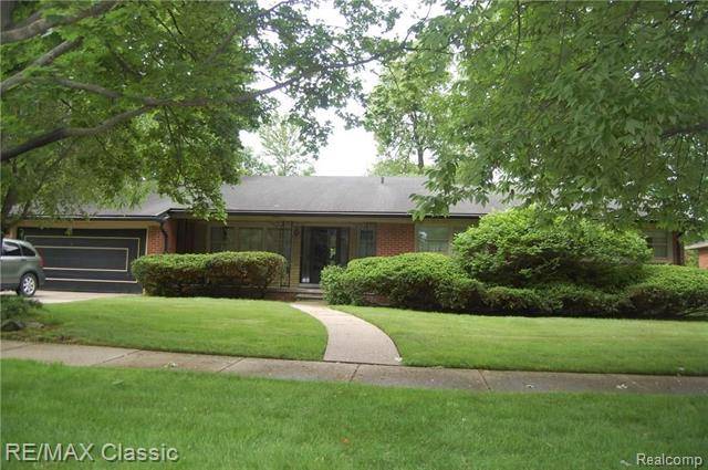 Grosse Pointe Woods, MI 48236,481 HIDDEN LN