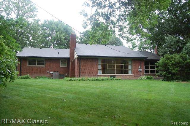 Grosse Pointe Woods, MI 48236,481 HIDDEN LN