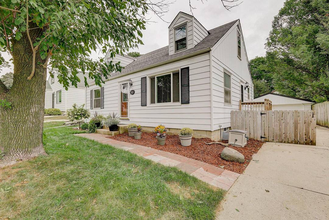 Wauwatosa, WI 53226,242 N 111th St