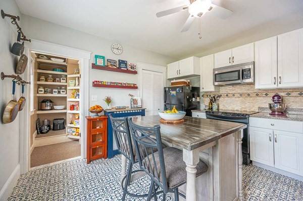 Newton, MA 02459,374 Boylston ST #D
