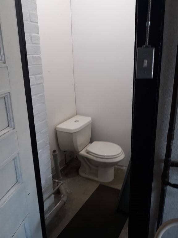 West Springfield, MA 01089,811 Union St