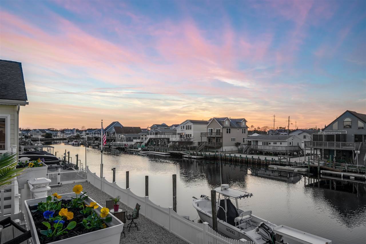 Tuckerton, NJ 08087,97 Dolphin