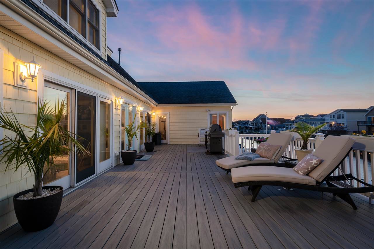 Tuckerton, NJ 08087,97 Dolphin