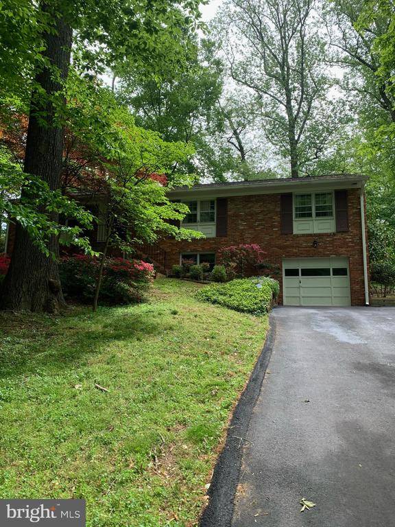 Mclean, VA 22101,1441 WOODACRE DR