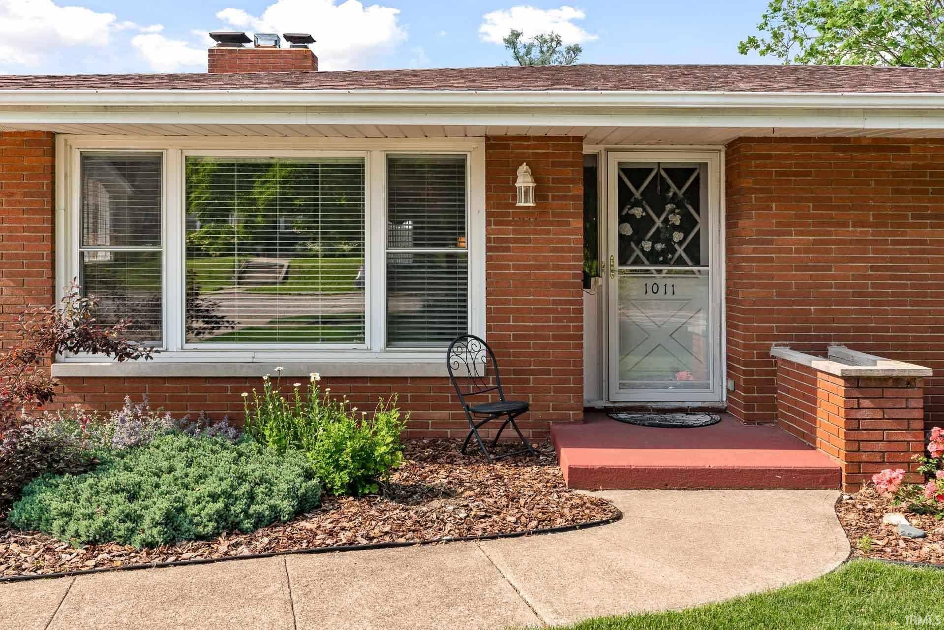 1011 E Oakside Drive, South Bend, IN 46614-1313