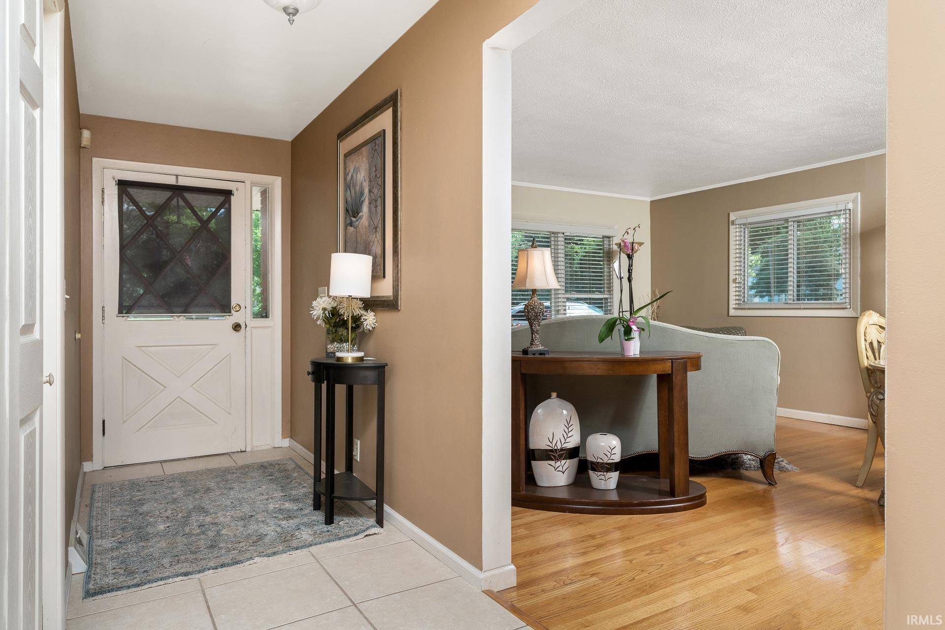 1011 E Oakside Drive, South Bend, IN 46614-1313