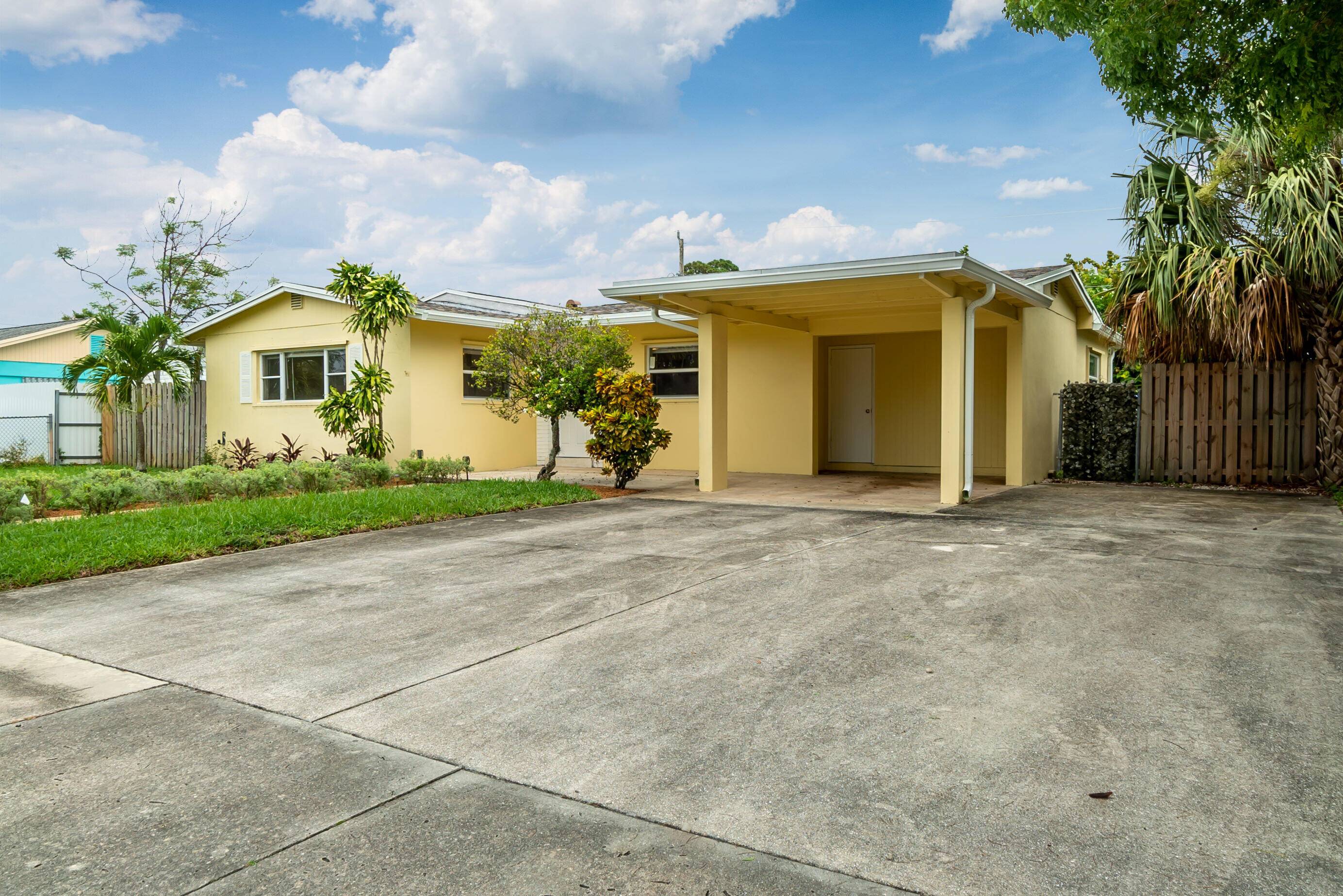 Lantana, FL 33462,1208 W Broward ST