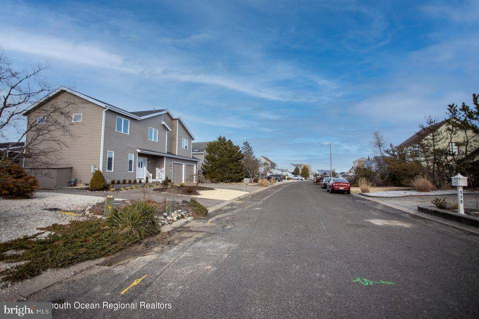 Manahawkin, NJ 08050,176 MATILDA DR