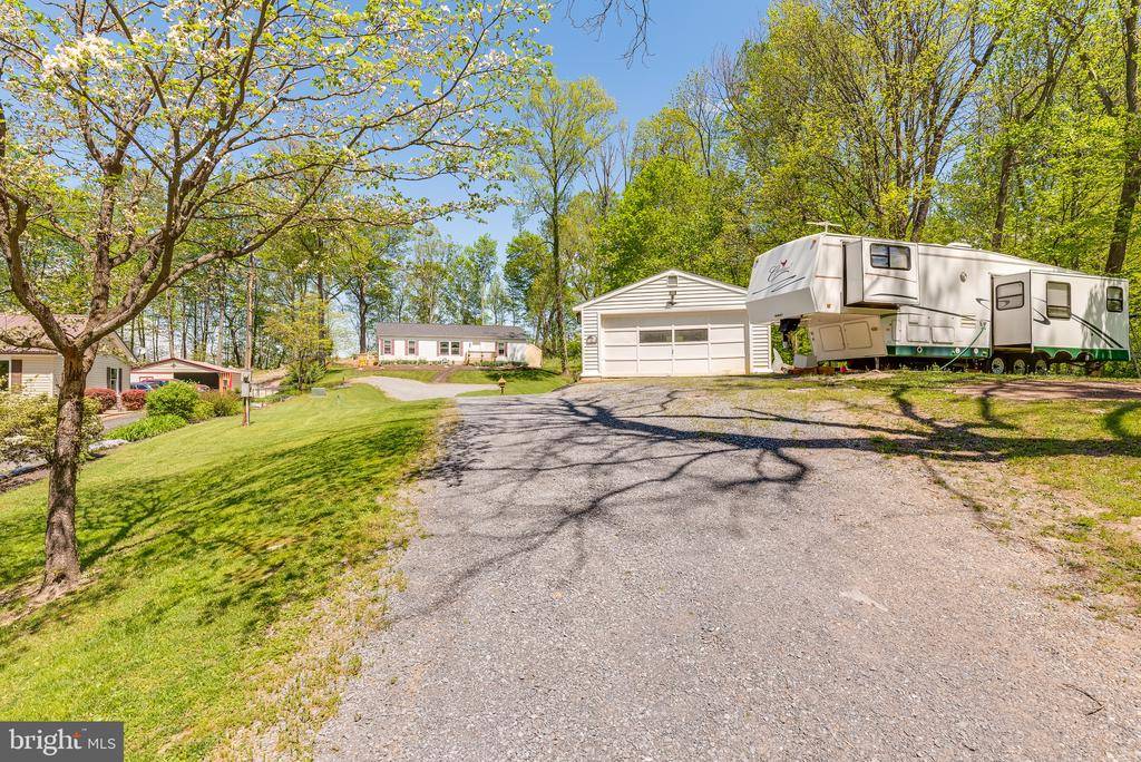 Falling Waters, WV 25419,921 EMERSON